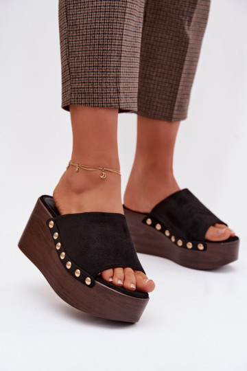 Moteriškos šlepetės ant platformos su auksinėmis smeigėmis iš dirbtinio zomšo juodos spalvos Helivina 2