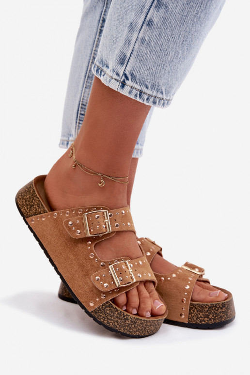 Moteriškos šlepetės Ze aukso spalvosmi su sagtimismi Ir smeigės rudos spalvos Tervina