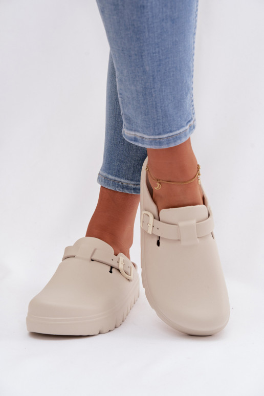 Lengvos šlepetės Moteriškos šlepetės su dirželiais I su sagtimis smėlio spalvos Larinie