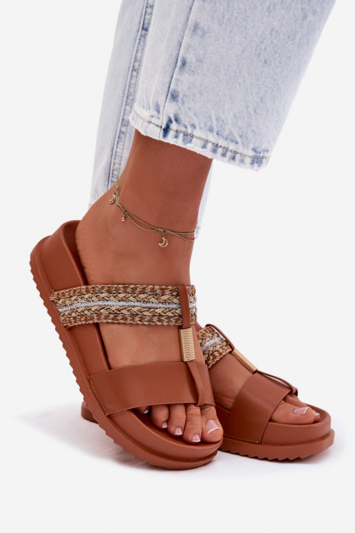 Moteriškos šlepetės su platforma su juostelėmis I aukso spalvosm Detalem rudos spalvos Tahlia