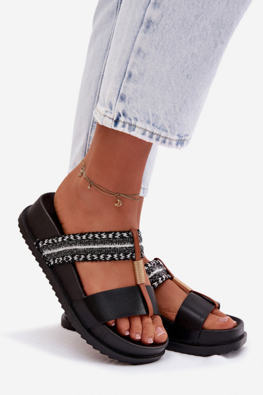 Moteriškos šlepetės su platforma su juostelėmis I aukso spalvosm Detalem juodos spalvos Tahlia