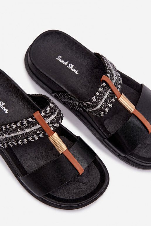 Moteriškos šlepetės su platforma su juostelėmis I aukso spalvosm Detalem juodos spalvos Tahlia