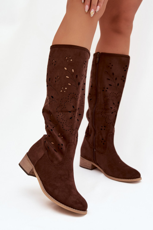 Šokoladinės spalvos moteriški ilgaauliai batai su ažūro elementais Helinna