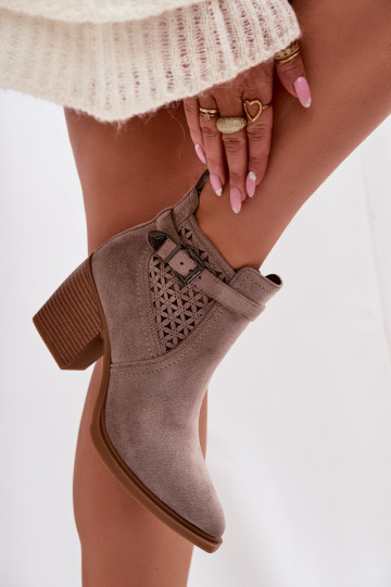 su aužūro elementais Moteriški aulinukai Ažūriniaim Pavyzdys I Złotą su sagtimis smėlio spalvos Deloriah