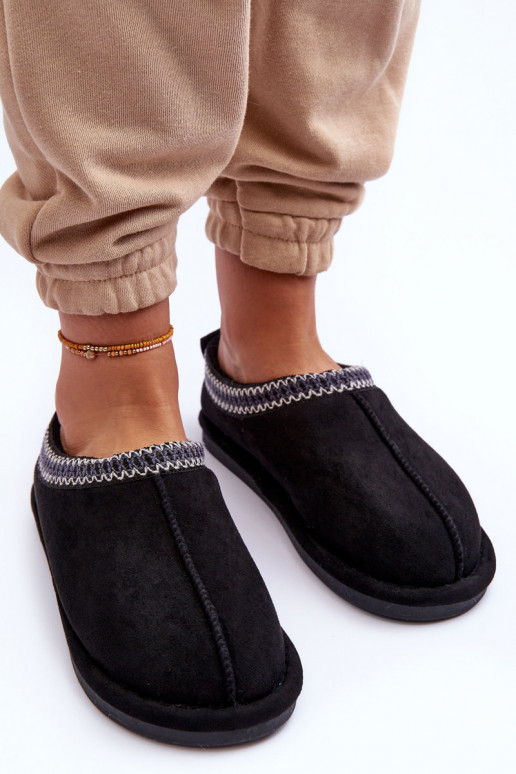 Moteriškas iš zomšos šlepetės su kailiuku juodos spalvos Polinna