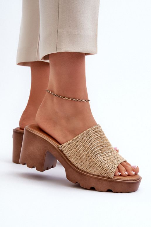 Moteriškos šlepetės z Plecionką su kulniukais smėlio spalvos Titantha