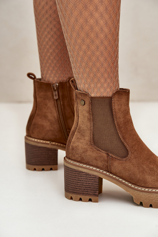 Moteriški aulinukai pašiltinti su kulniukais iš eko zomšosoĮe rudos spalvos Irissinae