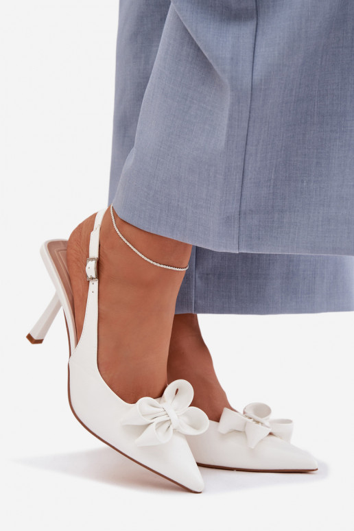 Moteriškos basutės su plonais kulniukais su kaspinais baltos spalvos Jonera