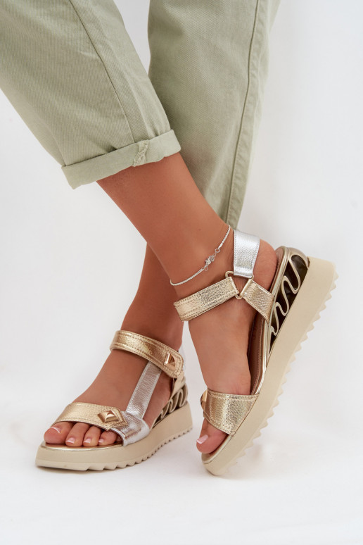 Moteriškos basutės Moteriškas su platforma D&A CR61-3078 aukso spalvos