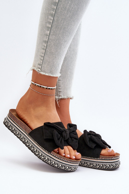 Moteriškos šlepetės su platforma su kaspinais juodos spalvos Evatria