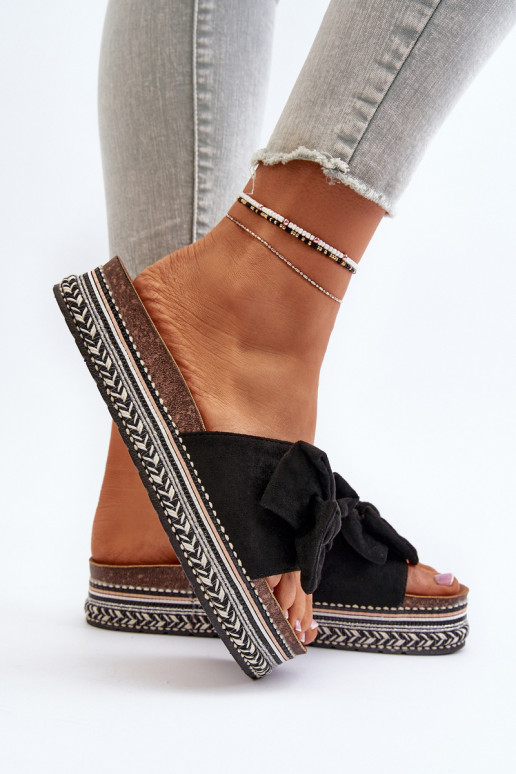 Moteriškos šlepetės su platforma su kaspinais juodos spalvos Evatria