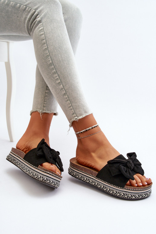 Moteriškos šlepetės su platforma su kaspinais juodos spalvos Evatria