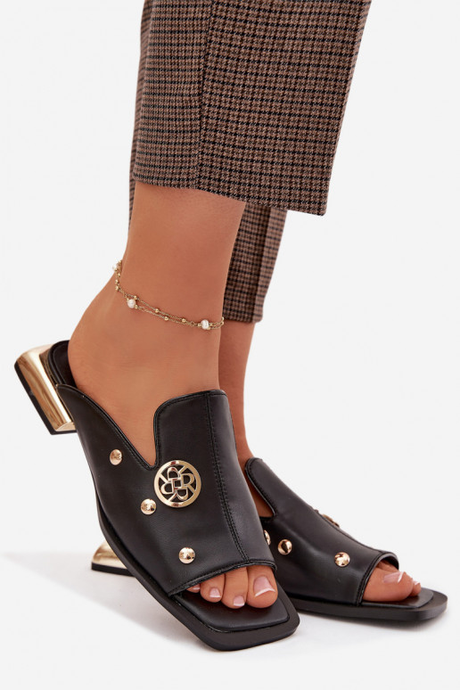 Odinės šlepetės Ze aukso spalvosmi Ozdobami D&A CR61-3060 juodos spalvos