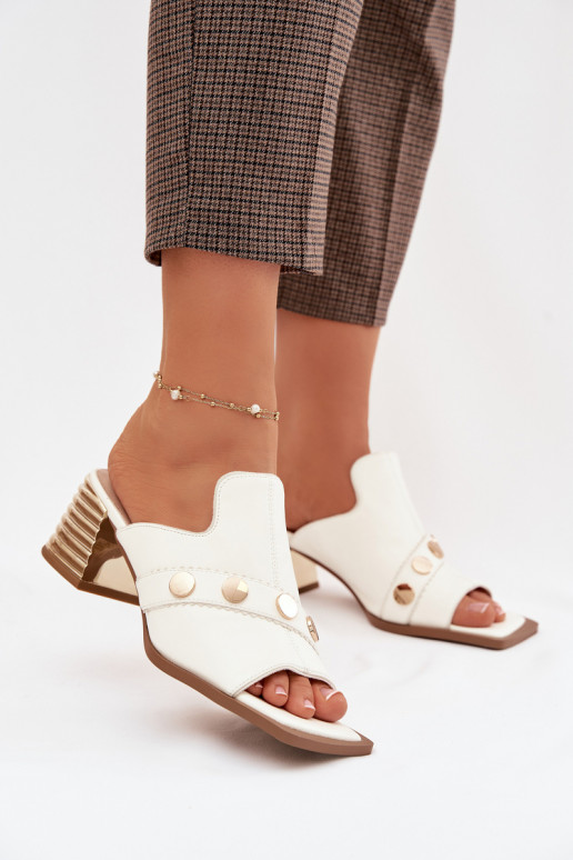 Odinės šlepetės su kulniukais su dekoruotais kulnais D&A CR61-3063 baltos spalvos