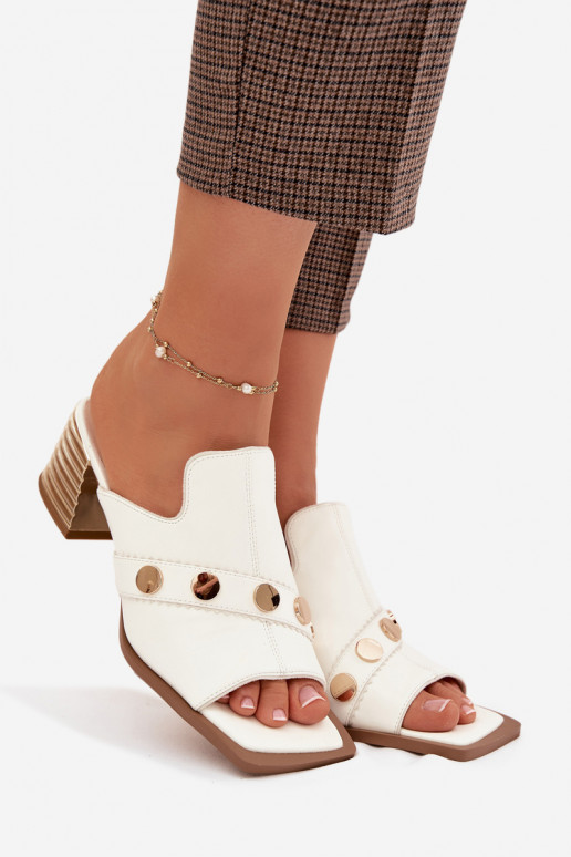 Odinės šlepetės su kulniukais su dekoruotais kulnais D&A CR61-3063 baltos spalvos