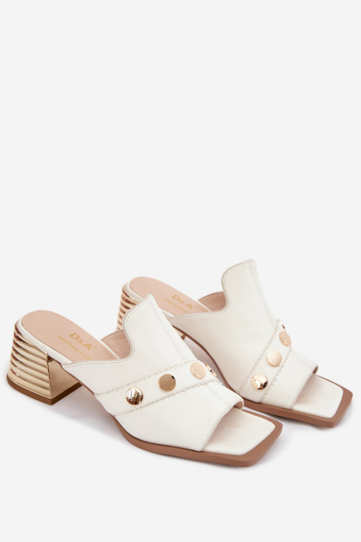 Odinės šlepetės su kulniukais su dekoruotais kulnais D&A CR61-3063 baltos spalvos