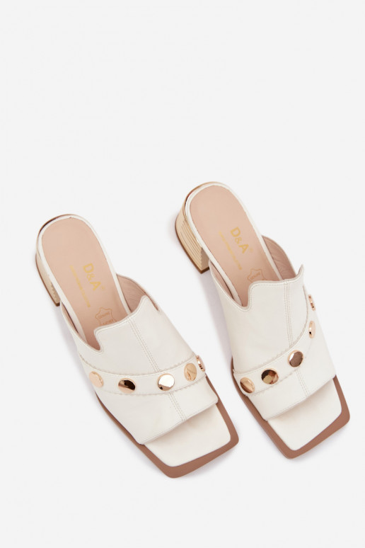 Odinės šlepetės su kulniukais su dekoruotais kulnais D&A CR61-3063 baltos spalvos