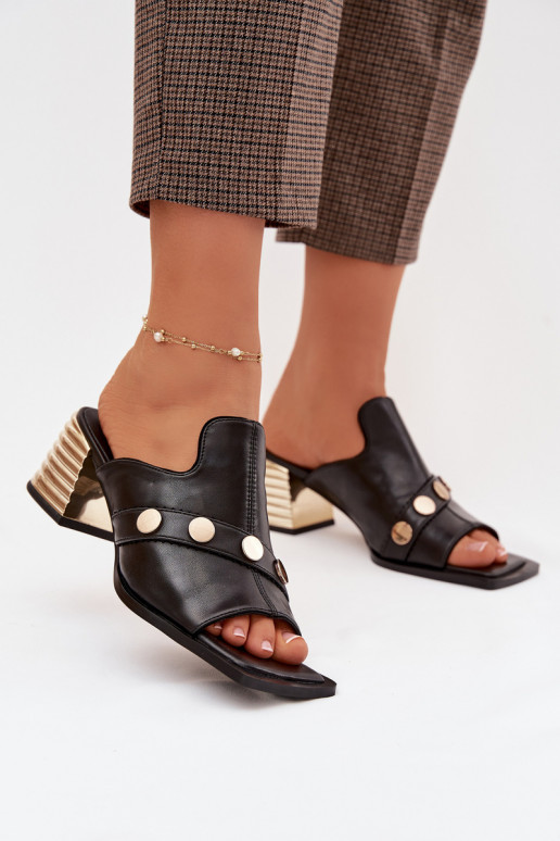 Odinės šlepetės su kulniukais su dekoruotais kulnais D&A CR61-3063 juodos spalvos