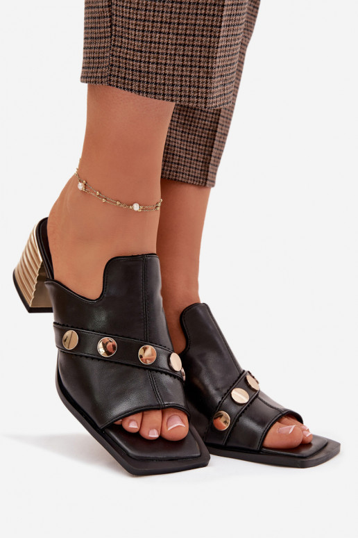 Odinės šlepetės su kulniukais su dekoruotais kulnais D&A CR61-3063 juodos spalvos