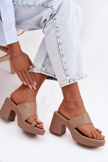 Moteriškos šlepetės Įjungta SłupkoĮym Obcasie Ze aukso spalvosm Detalem smėlio spalvos Sinora