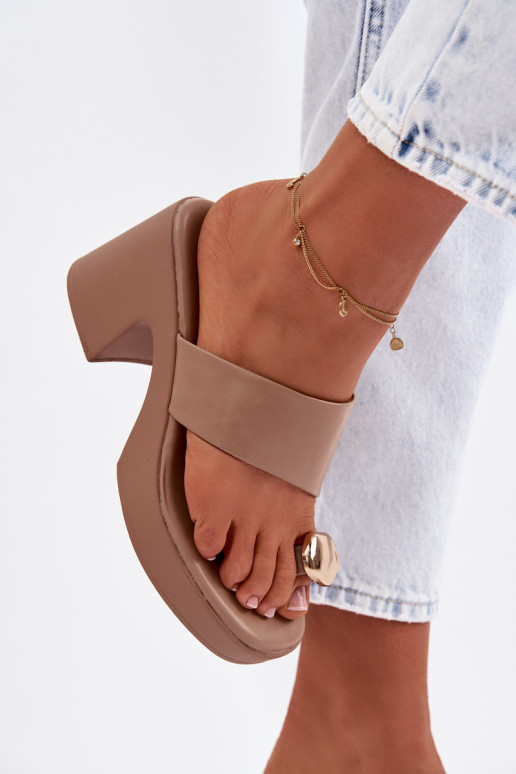 Moteriškos šlepetės Įjungta SłupkoĮym Obcasie Ze aukso spalvosm Detalem smėlio spalvos Sinora