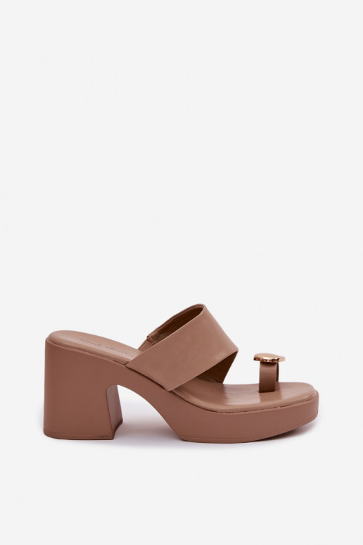 Moteriškos šlepetės Įjungta SłupkoĮym Obcasie Ze aukso spalvosm Detalem smėlio spalvos Sinora