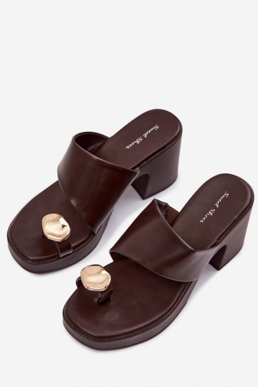 Moteriškos šlepetės Įjungta SłupkoĮym Obcasie Ze aukso spalvosm Detalem CzekoladoĮe Sinora