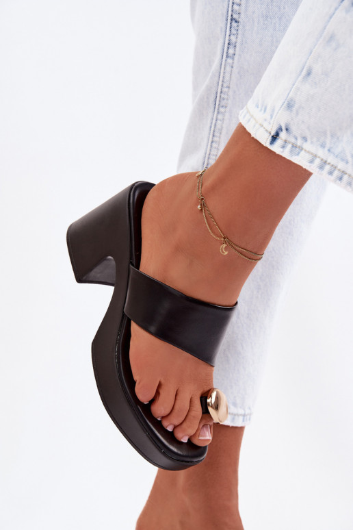 Moteriškos šlepetės Įjungta SłupkoĮym Obcasie Ze aukso spalvosm Detalem juodos spalvos Sinora