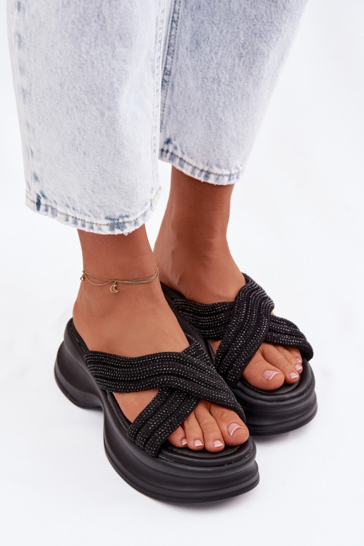 Moteriškos šlepetės su platforma Ze Zdobionymi Paskami juodos spalvos Eslira