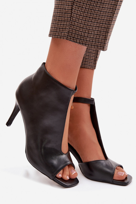 Moteriškos basutės su plonais kulniukais juodos spalvos Helira