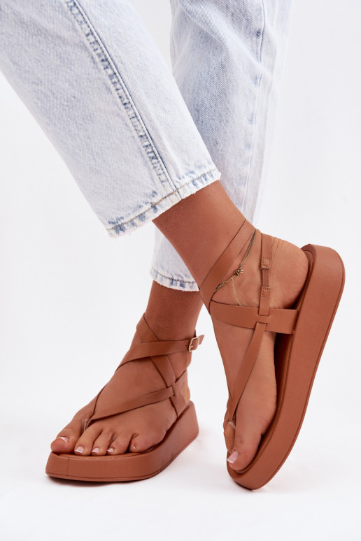 basutės per pirštą Moteriškas su platforma rudos spalvos Gelira