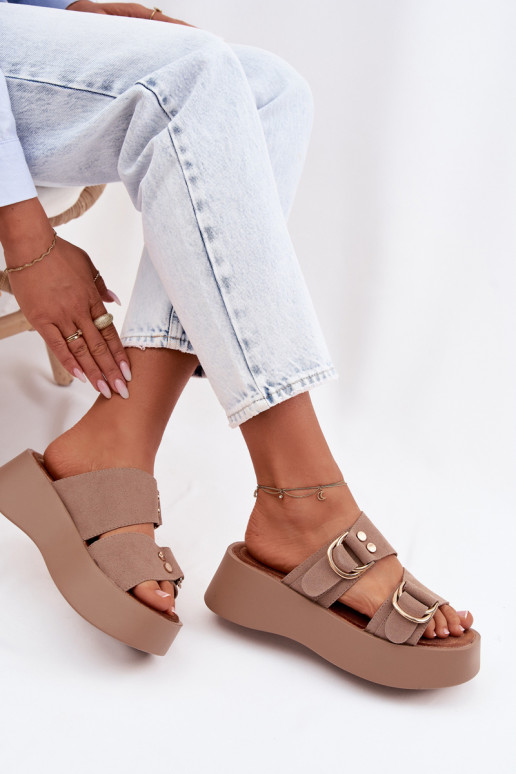 Moteriškos šlepetės su platforma Ze aukso spalvosmi su sagtimismi smėlio spalvos Nelirae