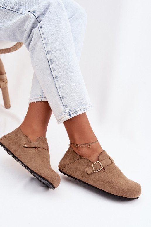 Moterų batai iš dirbtinės odos su aukso spalvos sagtimis smėlio spalvos Ismora