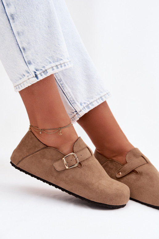 Moterų batai iš dirbtinės odos su aukso spalvos sagtimis smėlio spalvos Ismora