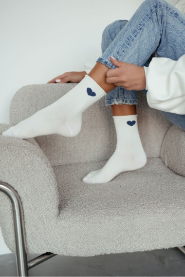 Kojinės Moteriškas dramblio kaulo spalvos Be slėgiosutamsiai mėlynos spalvosm su širdelėmism