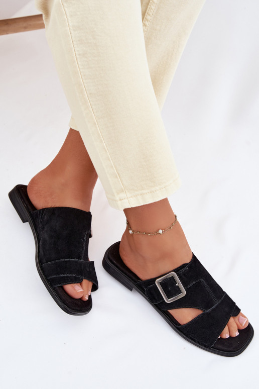 Moteriškos zomšinės šlepetės su plačiais kulniukais su sagtimis Big Star TT274477 juodos spalvos