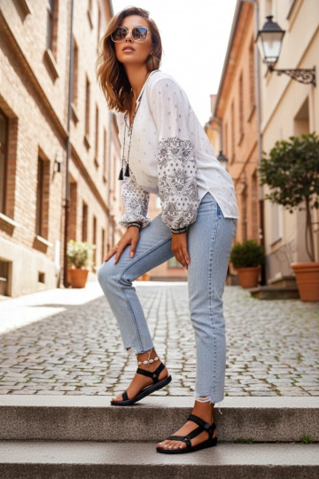 Moteriškos Sportinio stiliaus basutės su lipniais užsegimais juodos spalvos Vilari