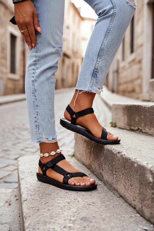 Moteriškos Sportinio stiliaus basutės su lipniais užsegimais juodos spalvos Vilari