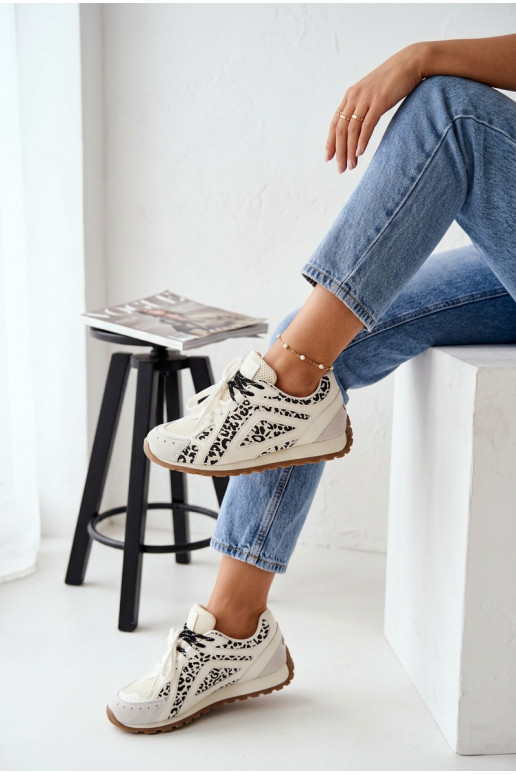 Oda iš zomšos Sneakers modelio batai Moteriškas Big Star TT274548 baltos spalvos