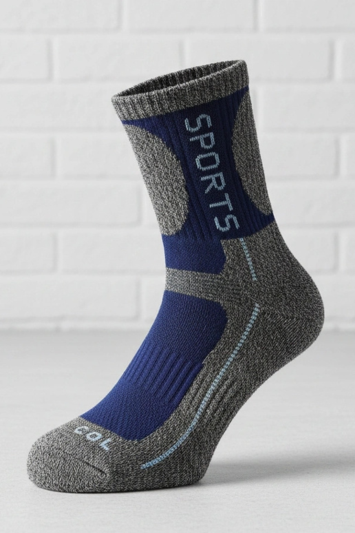 Pilkos šiltos kojinės su tamsiai...