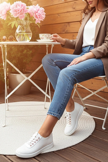 Balti įmaunami perforuoti...