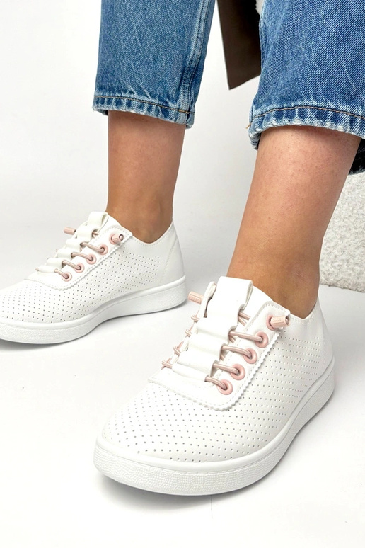 Balti įmaunami perforuoti sportbačiai...