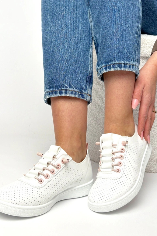 Balti įmaunami perforuoti sportbačiai...