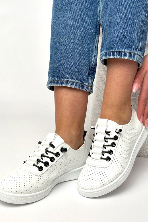 Balti įmaunami perforuoti sportbačiai...