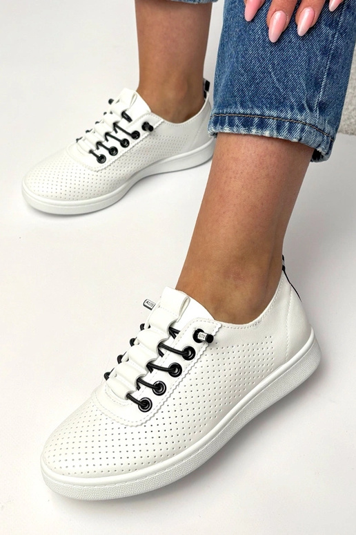 Balti įmaunami perforuoti sportbačiai...