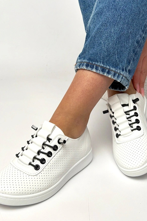 Balti įmaunami perforuoti sportbačiai...