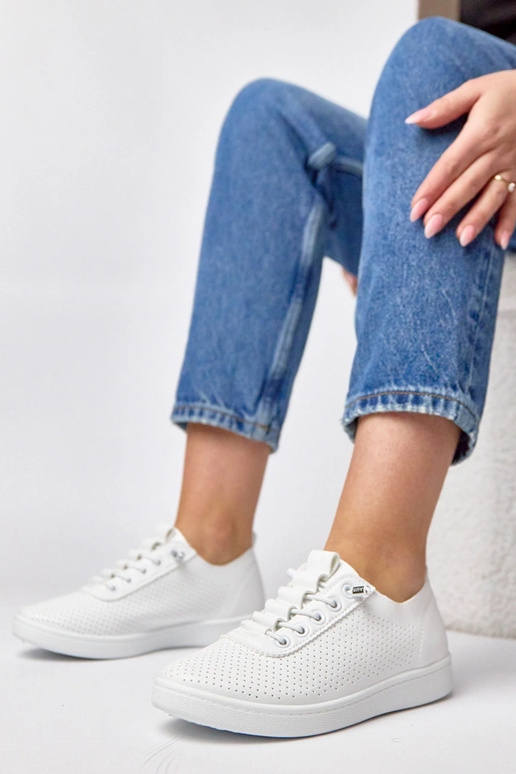 Balti įmaunami perforuoti sportbačiai...