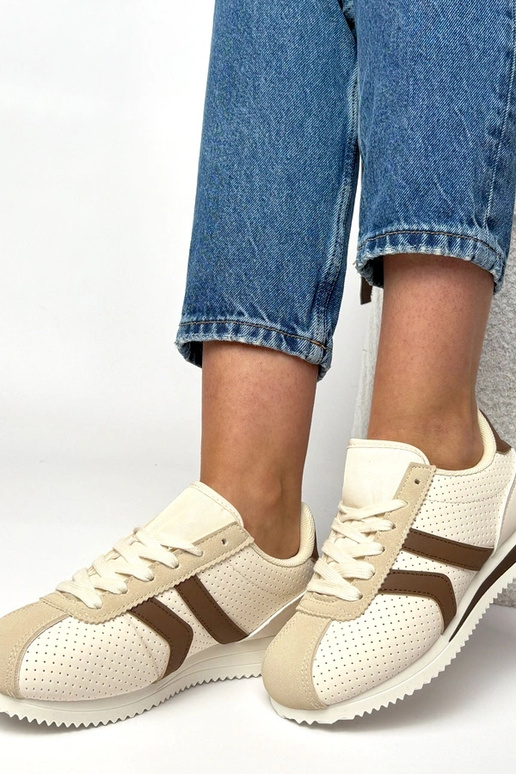 Smėlio-rudi sportiniai sportbačiai...