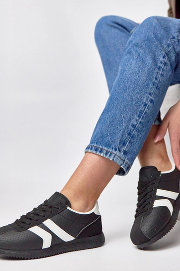 Juodi sportiniai... 2