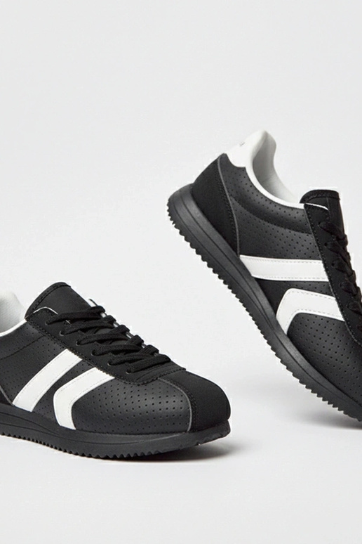 Juodi sportiniai sportbačiai Camille